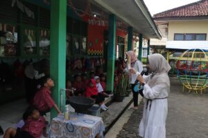 EDUKASI GIZI SEIMBANG, CUCI TANGAN 7 LANGKAH,SARAPAN BERSAMA DAN STIMULASI, DETEKSI, INTERVENSI DINI TUMBUH KEMBANG (SDIDTK) DI TK PKK 1 METRO UTARA