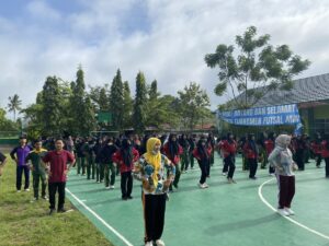 Gelaran Perdana Dinkes Kota Metro RoadShow GERMAS Go To School di SMK MA’ARIF 01 Metro,Edukasi Isi Piringku dan Sosialisasi Jama pai.