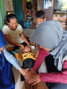 KUNJUNGAN RUMAH BALITA STUNTING DI KELURAHAN BANJARSARI METRO UTARA KOTA METRO OLEH AHLI GIZI