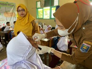 KEGIATAN PEKAN IMUNISASI NASIONAL POLIO DI SEKOLAH DASAR KELURAHAN BANJARSARI, METRO UTARA, KOTA METRO, LAMPUNG