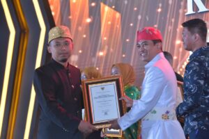 PENGANUGERAHAN PENGHARGAAN TENAGA MEDIS DAN TENAGA KESEHATAN TELADAN SERTA KADER BERPRESTASI TINGKAT NASIONAL TAHUN 2024