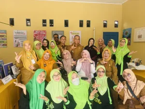 Bunda Posyandu Hj. Eni Bambang Berikan Pembinaan dan Dukungan kepada Kader Posyandu Sejahtera VIII dalam Persiapan Lomba Kelurahan Tingkat Provinsi Lampung Tahun 2025